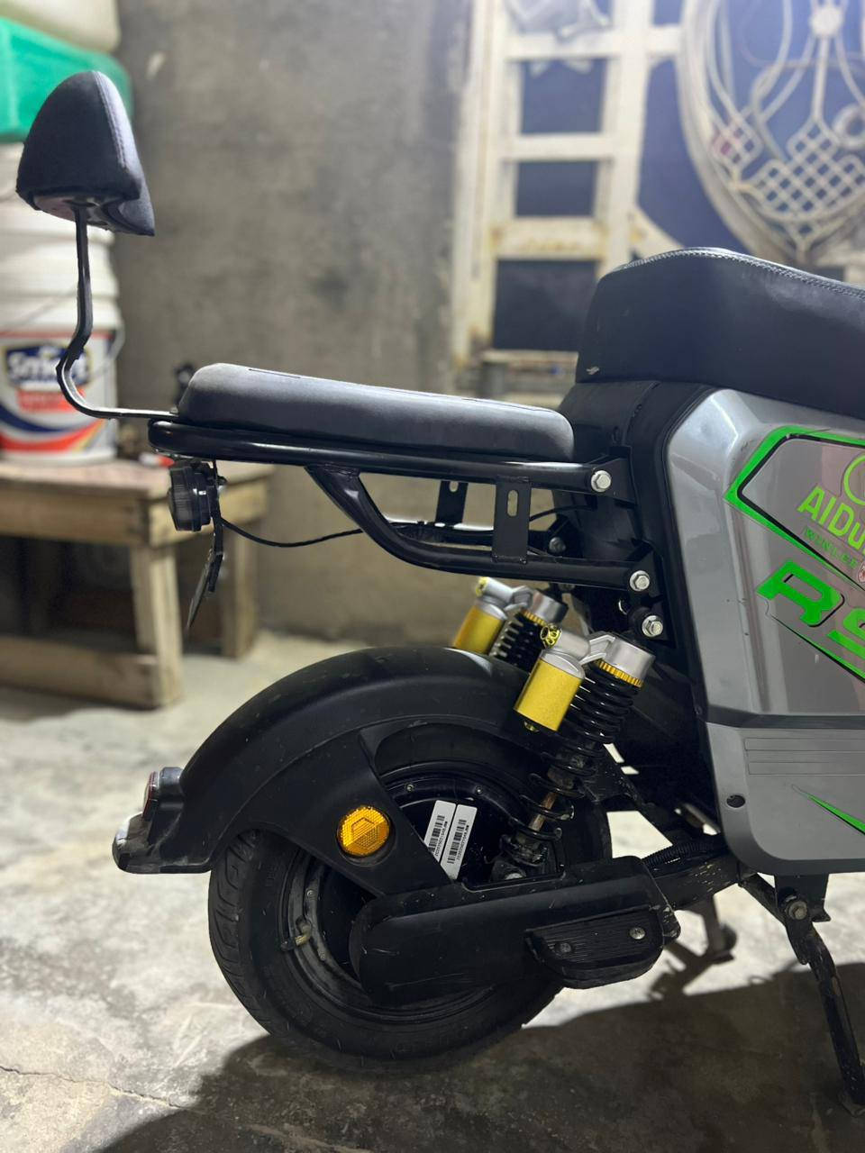 دراجة شحن نوع آر9 مديل 2025نضيفة كلش بطاريات إنتاج 2026
سعرها 450 وبيها مجال للشراي
مكاني بصرة حيانية شارع الطاك 
رقم تليفوني ***********
