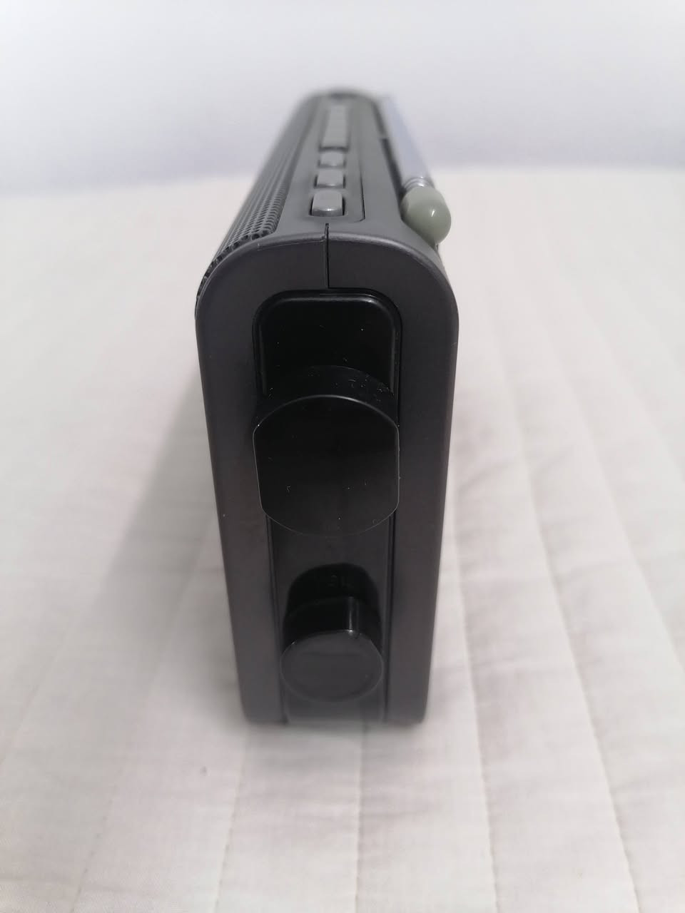 السلام عليكم
١. سوني موجه واحده fm خزن ٣ محطات ياخذ باتري عدد٤ قلم جهاز جديد جديد حتى كتاباته ممسوحه جميل تريد بحث يدوي تريد بحث تلقائي للقنوات اضافة بي اناره داخليه مع شاحن اصلي مال الجهاز 
٢. سوني ٣ موجات خزن ٥ محطات جديد جديد حتى كتاباته ممسوحه يعني ممستخدم الجهاز ٤ بطاريات قلم مع كهرباء ٥ محطات خزن مع كيبل كهرباء 
العنوان البياع ***********‪
