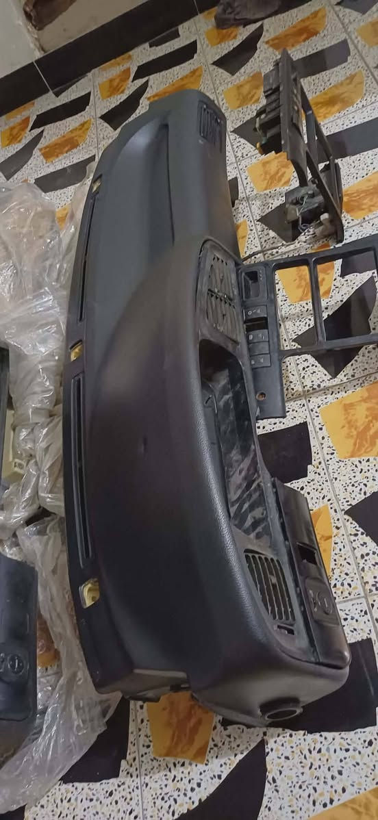 السلام عليكم اخوان دشبول النترا دمعه مسطره عدد اثنين حاويه مامستخدم وكور محرك  أيضا حاويه هاي الاغراض كلها حاويه بلاديه اليحتاج يتصل *********** أو *********** الخط الثاني بي واتساب
