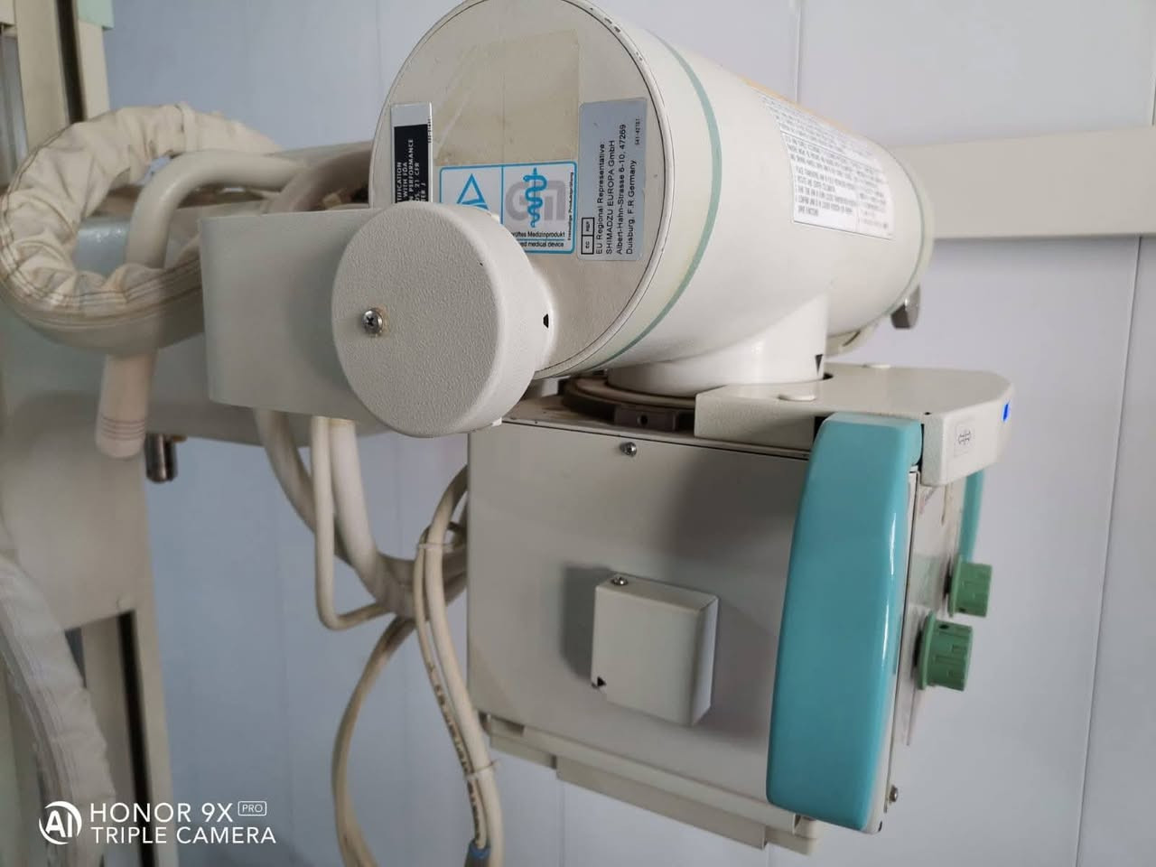 🔥 جهاز أشعة متنقل ياباني – Shimadzu MobileArt Evolution 🔥
اختيار مثالي للمستشفيات، الطوارئ، والعناية المركزة
🔹 الموديل: MobileArt Evolution
🔹 المنشأ: يابان 🇯🇵
🔹 النوع: جهاز أشعة X-Ray متنقل (Mobile)
✅ المواصفات الفنية:
قدرة عالية للتصوير بجودة ممتازة
kVp: حتى 133
mA: ثابت ومستقر لصور واضحة
أنبوب أشعة أصلي من Shimadzu
تحكم إلكتروني سهل وسريع
شاشة تحكم واضحة وسهلة الاستخدام
حركة انسيابية وعجلات قوية تناسب العمل داخل الأقسام
مناسب للتصوير داخل:
الطوارئ
العناية المركزة (ICU)
الردهات وغرف المرضى
⭐ المميزات:
صورة عالية الدقة
اعتمادية يابانية معروفة
تقليل جرعة الإشعاع
صيانة سهلة وتوفر قطع غيار
عملي جداً للعمل اليومي المكثف
📌 الحالة: جاهز للعمل
📌 الفحص: مفحوص ومجرب بالكامل
📞 للاستفسار والتواصل:
(***********)
