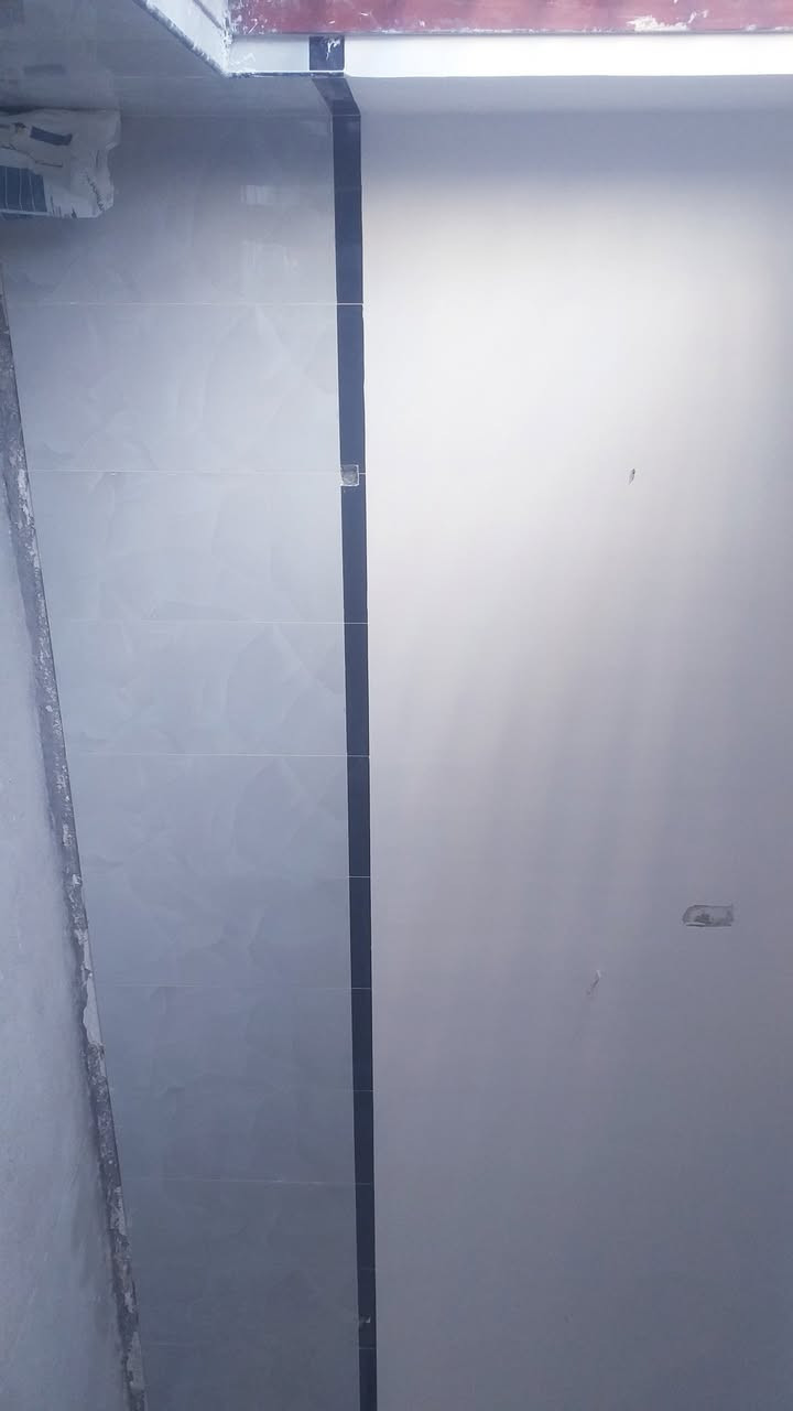 مستعدين لعمل السيراميك والكاشي بكافة أنواعه والبورسلين والمرمر والكرانيت وحجر القرض وتطبيك بايات الدرج شغل درجة اولئ شرط إشراف هندسي كله عاليزر وهزاز واحدث اليات العمل متوفرة وإنجاز سريع بالعمل والتزام بالموعد وبأنسب الأسعار متفرغ للعمل حالين للتواصل  *********** موجود خلفه واجهيات شرط ضمان الشغل
