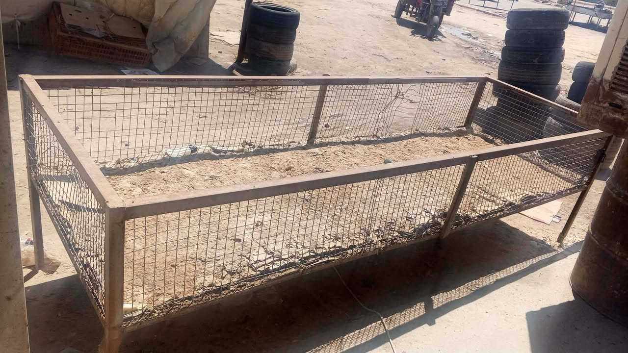 غراض مال دجاج كامله للبيع
المكان قضاء الغراف

السعر خاص  ***********
