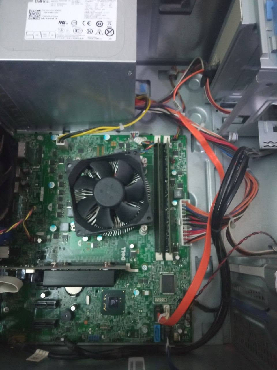 Dell Optiplex 390 

Core i5 gen 2400

MB H61

Ram 6 GB

HDD 500 GB

GeForce 210

شاشة 19 انج 

كيبورد + ماوس ضوئيات.

منزل عليها نظام وندوز 10 برو و بيها برامج اوفس كلها و مفعله.

ب 125 الف و يوجد توصيل.


**إذا كنت صاحب هذا الإعلان وتريد حذفه لأي سبب، رجاءا أرسل رسالة إلى الدعم الفني**