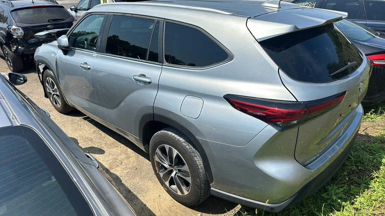 السلام عليكم  تويوتا هايلندر ٢٣ XLE تيربو حادث بنيد وجاملغ بدون ايرباك  تبديل فقط بنيد 
لايتات اصليه تفصيخ
السعر ٢٩٠ قابل للتفاوض 
الاتصال ***********
