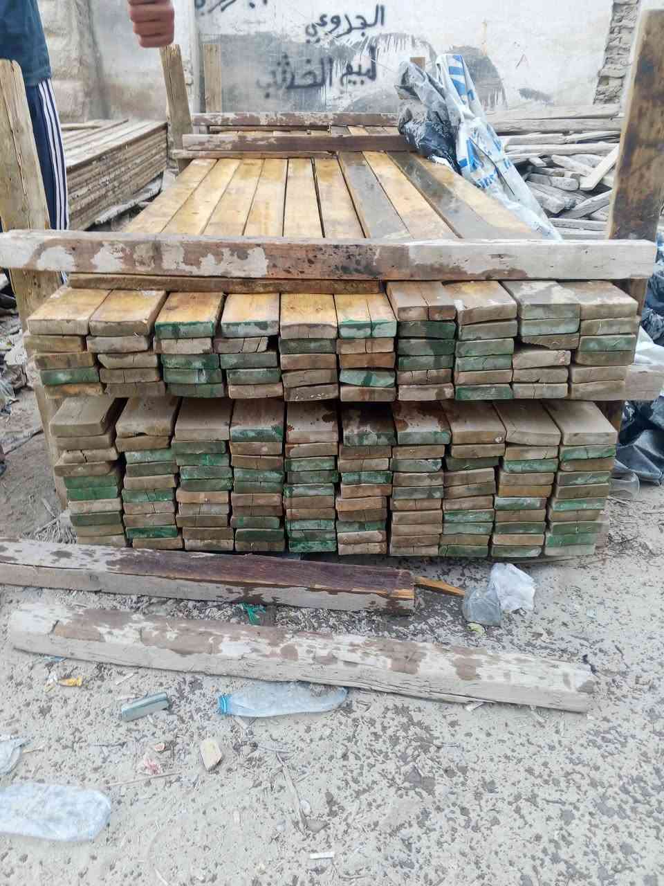 خشب مستعمل اخو جديد مشتغل شغلة وحده 
وجكات مستعمل 4 متر تركي اصلي نضاف كله شغالة 
*********** عنوان حله مركز مدينة

