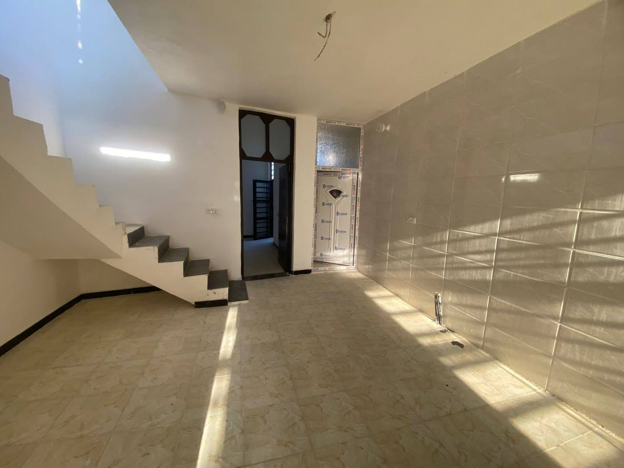 يا الله 
 للبيع 
مشتمل طابو زراعي سند 25 مساحه 120 م طابق واحد
بناء 2026 ما مسكون تسليم مفتاح 
يحتوي على 
 غرفة نوم صاله هول مطبخ مجمع صحيات

الموقع 
بابل 

مفرك عنانه قرب معمل التانكيات يبعد عن التلبيط 150 متر 

السعر 55 وبيه مجال للاستفسار الاتصال على الرقم ***********
