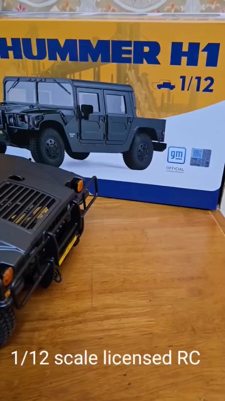 سيارة همر من شركه (fms) العالمية حجم 1/12  مواصفاتها فووول احترافيه + گير  سرعتين + منظومة الانارة مع الاشارات+ تحكم بكل العجلات الاماميه والخلفية +فتح كل الأبواب ... شاهد الفيديو  للنهاية تعرف كل التفاصيل.  السعر 300$ للحجز واتس اب ***********

