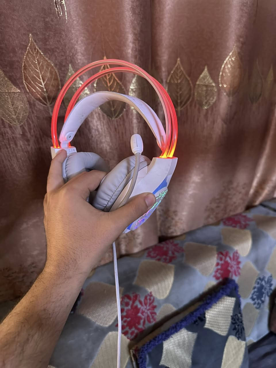 السلام عليكم قرص ريزنت ايفل فور ريمايك نسخة بلي فايف ٢٥ الف و سماعة اوني كوما اكس ٢٢ سماعه محيطية للگيمنگ سعرها ٢٥ اثنينهن مع التوصيل ٥٠ و  مكاني حله و هذا رقمي ***********
