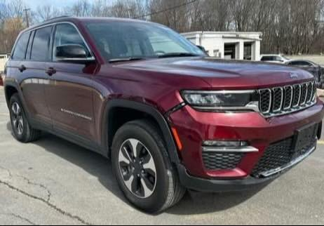 سلام عليكم
جيب 23  حادث خفيف جدا بدون ايرباك سياره جديده 
بلكن ثلاث انضمه 
السعر 30$ الف بي مجال 
لاتصال بي وات ساب 
*********** مكانه دوره بغداد
