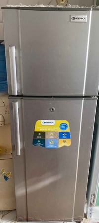 ثلاجة • شغالة • مابيها شي