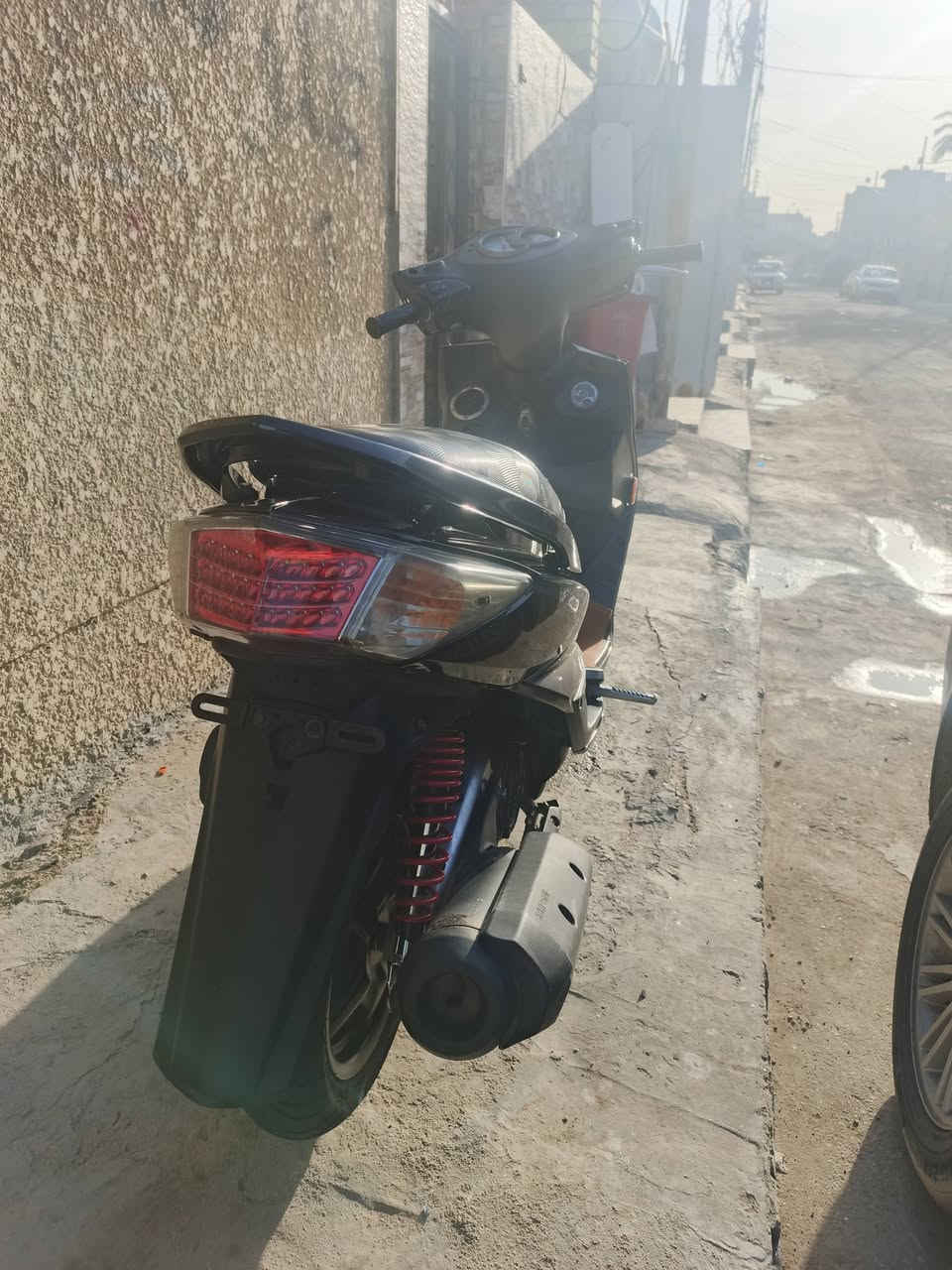 السلام عليكم دراجة سكنس فحل للبيع دراجة جديدة ما تعبانة مكينة مامفتوحة علة وضع الشركة كهربائيات كلهة شغالة سلف شغال نوزل 125ccدراجة نضيفة عنوان بغداد العبيدي السعر950الف رقم***********
