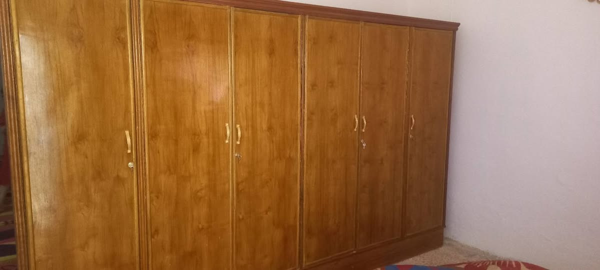كنتور صاج ابو السته أبواب مستعمل نضيف مكان حي الصادق السعر ٢٥٠ وبي مجال قليل رقم التليفون وتساب فقط ***********

