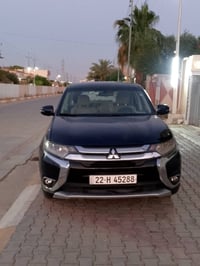 للبيع او المراوس متسيبوشي اوتلاندر 2016 خليجي بصمه و7 راكب محرك 6 سلند...