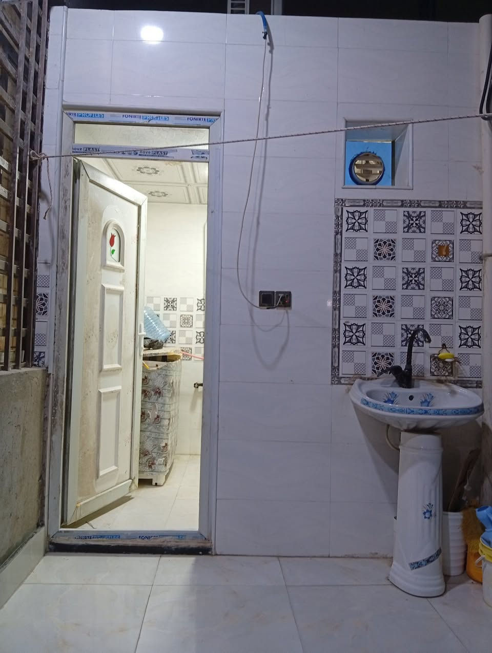 اسلام عليكم 
دار للبيع مساحه 200م استقبال وغرفتين وصاله مطبخ حار بارد حمامات داخلية وخارجية بناء بلوك اشراف هندسي الجزيرة شارع زين العابدين خلف أسواق أبو حيدر المالكي 
اكثر تفاصيل واتساب ***********
صاحب الدار
السعر 100 قابل للتفاوض
