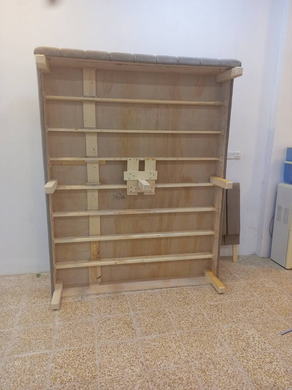 معمل ومعرض نجارة الفاضليه 
سرير نفرين فصال تركي 
قماش مبطن 
عدد الارجل 7
عدد الجسور 7
بلوك 15 ملم 
السعر 215 
للاستفسار الاتصال 
***********
