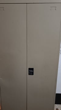 خزانة حديد • باب ٢