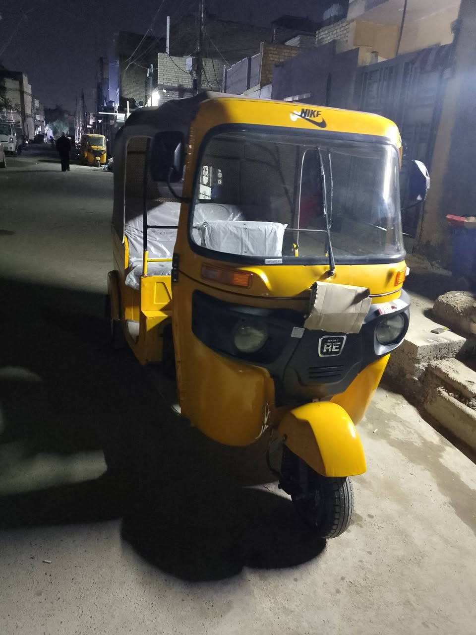 السلام عليكم
للبيع موديل 19 رقم وسنويه تحويل ثاني يوم
مكينه وكسل كفاله لا تنقيص ولا تبخير 
مكان بغداد الشعب 
السعر 5 و 700
الاتصال ***********
