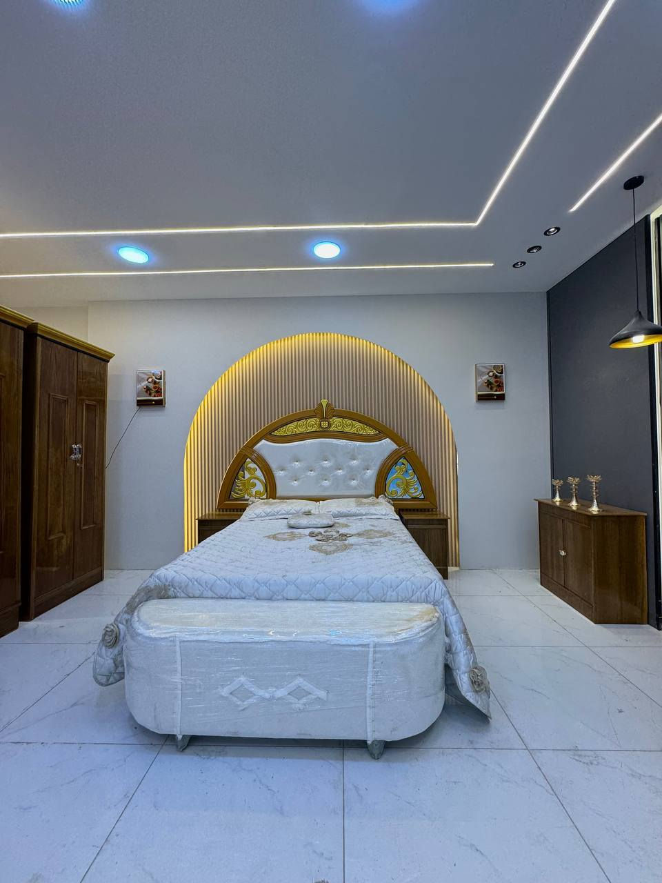 السعر // 975 فقط 😍

🔅تفاصيل الغرفة المرمري  ....

 خارج ٤ملم ام دي اف 🔺
وداخل معاكس ٣ملم 
صبغ حراري  درجة اولى 

عدد القطع  ٧ قطع 😍
🔺1 //جرباية  قياس  ١٦٠ × ٢٠٠ 
🔺//ميز جانبي ايسر قياس ٥٠
🔺2// وميز  جانبي  قياس ٥٠
🔺3// زاوية ارتفاع مترين عرض ٨٠
🔺4// وميز بلازمه  
🔺5//وميز مراية ارتفاع مترين عرض ١٢٠
🔺6// وكنتور ٦ باب  ارتفاع مترين و١٥ طول ٣ متر و١٥

القطعه الثامنة حسب الطلب شازلون
سعرها ٥٠ الف ❤️

(توصيل مجاني مركز بغداد )
التوصيل يشمل الشد مجاني 🔥
(اطراف ٥٠)
باقي المحافضات حسب البعد
شازلون سعرها ٥٠ الف
شازلون مخزن ٧٥ الف


**إذا كنت صاحب هذا الإعلان وتريد حذفه لأي سبب، رجاءا أرسل رسالة إلى الدعم الفني**