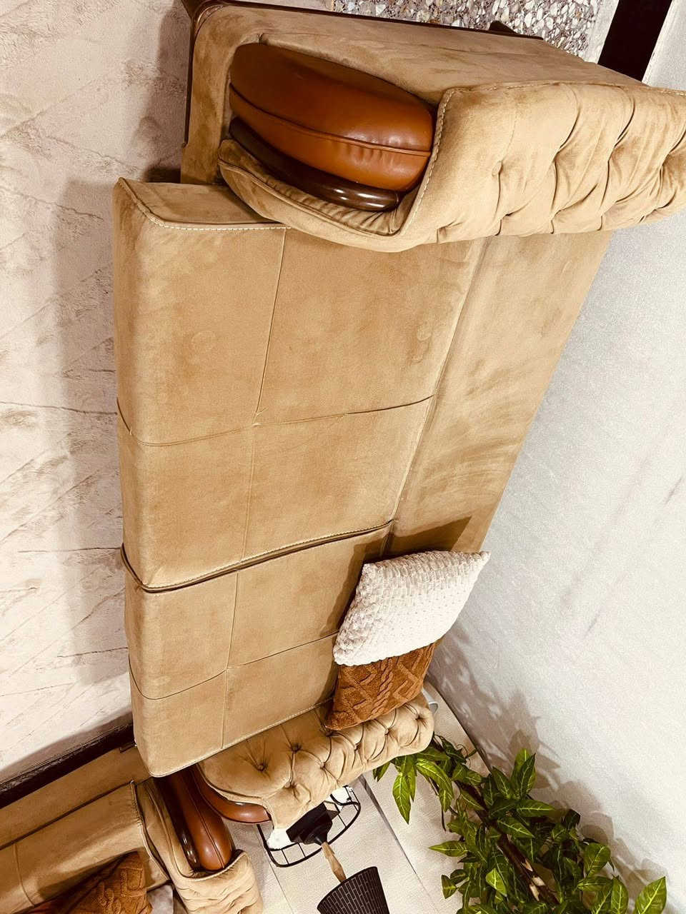 تخم تركي مودرن ١٠مقعد سرير ومخزن قماش وتر بروف ضد الاتربة والمي استخدام قليل السعر ٦٥٠ وبي مجال بسيط مكان بغداد الزعفرانية جسر ديالى الاستفسار الاتصال ***********
