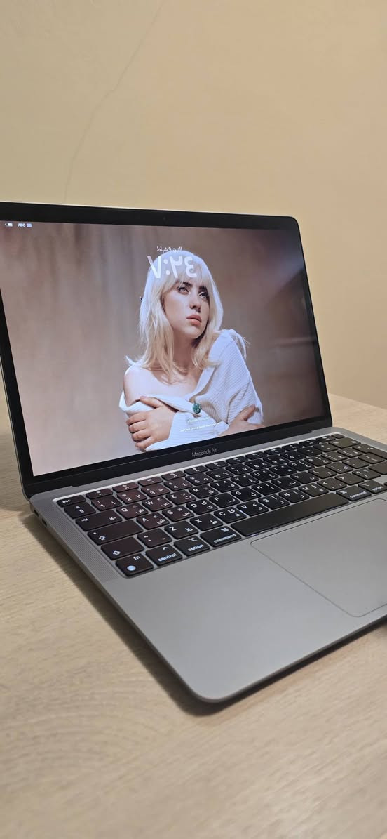 📱 للبيع: MacBook Air M1
🔹 الموديل: Apple MacBook Air 13.3" بشريحة M1
🔹 الذاكرة: 8 GB RAM
🔹 التخزين: 256 GB SSD
🔹 عدد دورات الشحن: 91
🔹 صحة البطارية: ~95%
🔹 اللون: (grey)
🔹  الحالة: مستخدم بحالة ممتازة
🔹 الوكالة: iCenter (ضمان/خدمة)
🔹الملحقات: الشاحن الأصلي
🔹 السعر المطلوب: (800,000)


**إذا كنت صاحب هذا الإعلان وتريد حذفه لأي سبب، رجاءا أرسل رسالة إلى الدعم الفني**