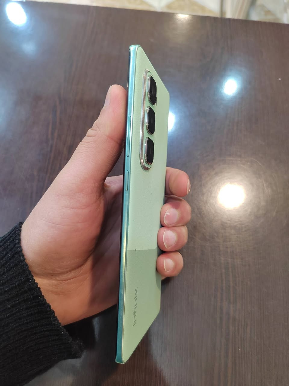 السلام عليكم جهاز انفنكس هوت 50 برو بلص ذاكره 256 رام 16 8 +8 مستخدم حيل نضيف كارتون وشاحنه ويا الجهاز السعر 175 الف مكاني جانب الأيمن حي 17 تموز ***********
***********
