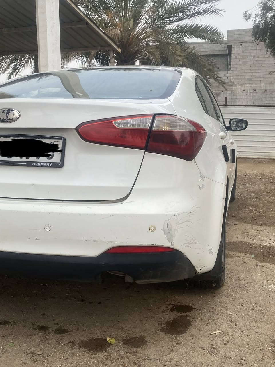 سلام عليكم  سيارة كيا سيراتو مديل 2014 السيارة نضيفة خليجي بيه ضرر موضح بلسونار السعر 115او بيه مجال للاستفسار الاتصال على***********متواجد على الواتساب
