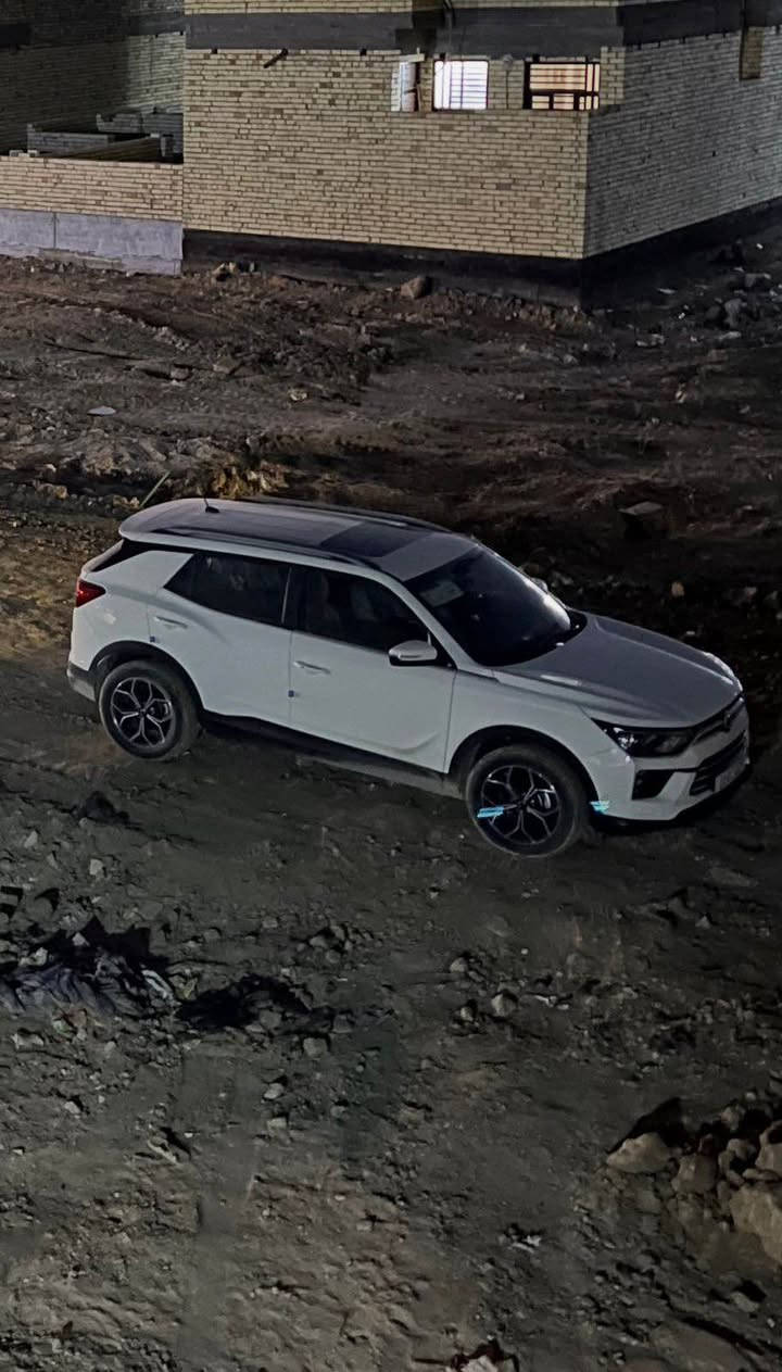 للبيع – سانغ يونغ كوراندو 2024 
 • الموديل: 2024
 • القير: أوتوماتيك
 • اللون: أبيض
 • المحرك: 4 سلندر / 2000 
 • الوقود: بنزين

المواصفات:
 • شاشة لمس
 • كاميرا خلفية
 • حساسات امامي خلفي
 • تحكم بالمقود
 • مثبت سرعة
 • تكييف قوي ❄️
 • مرايا كهرباء
 • زجاج كهرباء
 • قفل مركزي
 • أنوار LED
. فتحه بانوراما
الحالة:
 • السيارة شبه جديدة ماشيه 40000
 • استخدام شخصي
 • بدون حوادث مكفوله من الدعاميه للدعاميه 
 • الفحص حاضر
للأستفسار الأتصال على الرقم : *********** كربلاء, العراق
