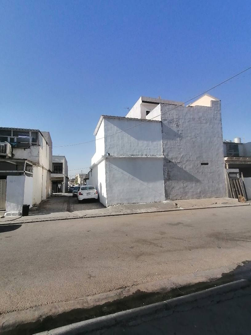 خانوو بۆ فرۆشتن تاپۆیە لە گەڕەکی باداوە نزیک پارک و نزیک ئاسایشی بادوە خانووەکە ڕوکنە و هەردوو دیوی کۆڵانە، خانووە دەکتی موبەریدەی هەیە سەقف سانەویە ،کاشی یە،قات و بیتونەیە هاوینێ تەحمیر کرایتەوە،ئەوەی بیکڕێت و بەکرێ بداتەوە 275 تاکو 300 هەزار دەکات
بۆ زانینی نرخ و بینینی ڤیدیۆی خانووەکە نامە بنێرن لە مێسنجەر یان لەوتساپ یان لە ڤایبەر
*********** أربيل, العراق
