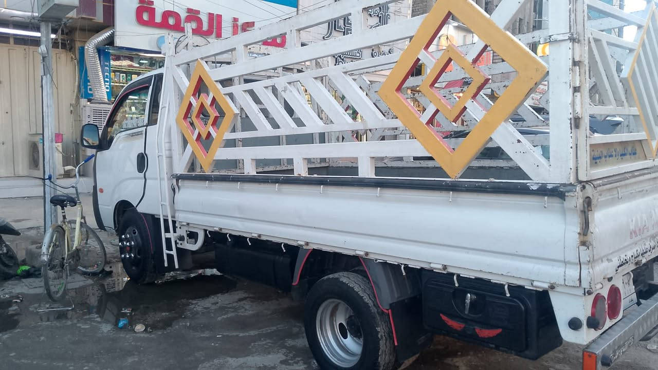 @السلام عليكم  عندي كيه بنكو.  موديل ٢٠١٣  سياره  فحل. مكفوله  من ضربه وصبغ.  محرك مسكر بلادي  ٦ كير اصلي 
مواصفات كشن تفئه. مع دركه هم تفئه   مري شفط. 
محور تايرات ١٤ ويل امامي  ياباني. اصلي. 
كير مكينه  وتبريد كله مكفول وشغال. 
كفاله سياره بدون صبغ. 
سعر مطلو. ٩٩ ورقه  موجوده سياره بغداد. الحريه 
***********
