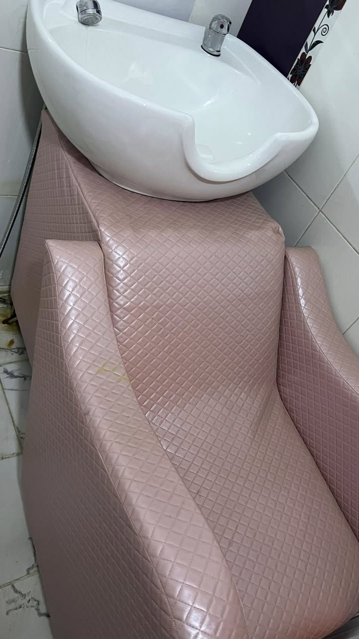 مغسلة شعر غير مستخدمة بسعر 150 الف / بغداد / المنصور / ***********
