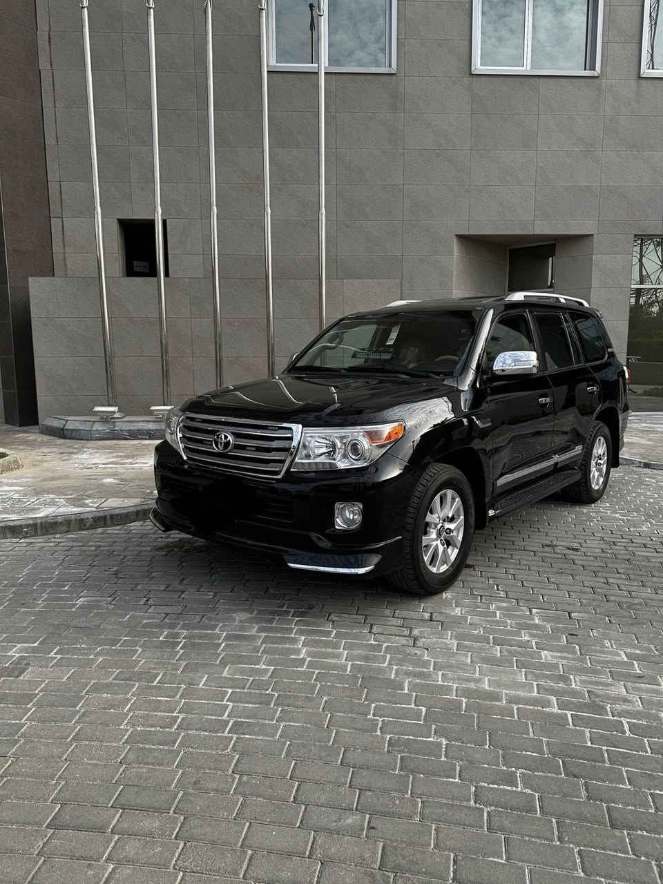 السلام عليكم 
لاندكروز جكساره 2009 رقم بغداد بسمنه محرك 8سلندر 
بيهه 3قطع صبغ والباقي كفاله السياره جاهزه من كلشي كير محرك حداده تخم تاير تبريد نصبتهه وكشرهه كلش حلوه 
مابيهه اي نقص رايدهه ب 260وبيهه مجال بسيط 
للستفسار الاتصال ***********مكانهه ميسان حي الصحفين
