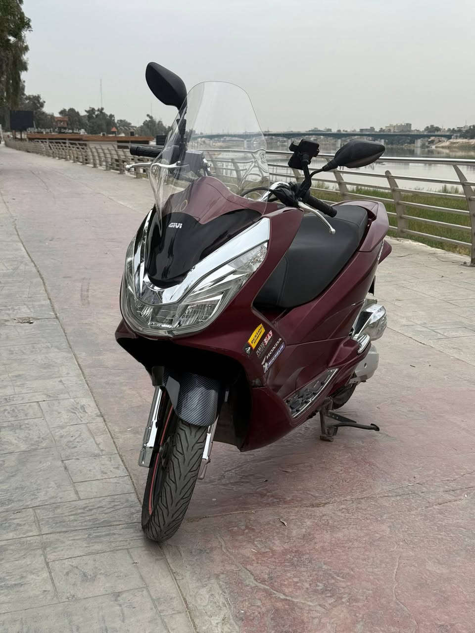 دراجه Pcx اللون احمر 
محرك 150 ياباني 
موديل 2018 
الجيل الثاني 
تخم تاير جديد 
بدون رقم 
السعر :- 15 ورقه
المكان الكاظميه
رقم : ***********
