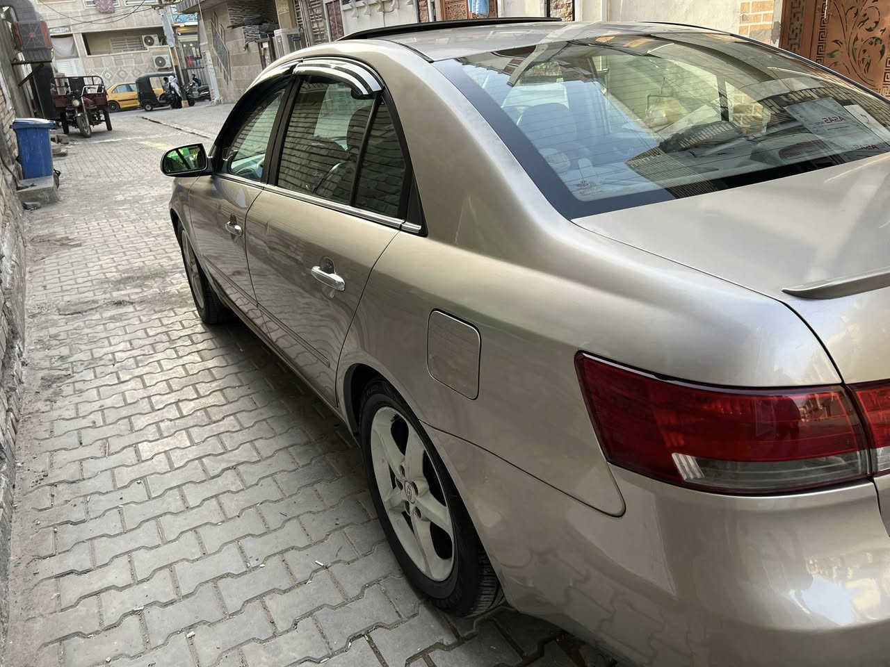 السلام عليكم
سوناتا وارد كوري حادثها جاملغ وبنيد موديل 2006
محرك 3300
كير محرك خير من الله 
غرفه شوف عينك 
فول موصفات 
السياره بيها حزام بدون دواخل 
شاصي لغود تكم مكفولات 
العنوان بغداد الشعله 
السعر 90 بي مجال 
الاستفسار ***********
