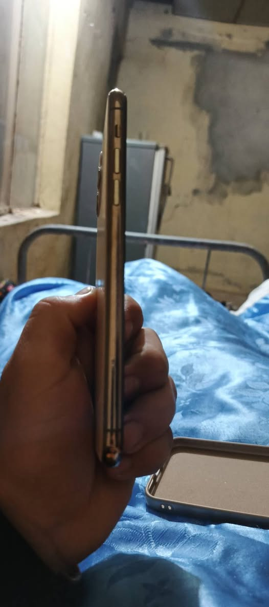 11برو ماكس
بطاريه بلدي🔋78
شاشه مبدل اصلي شريكه 
فيس ايدي شغال 
سعر 250

رقم مبابل ***********
