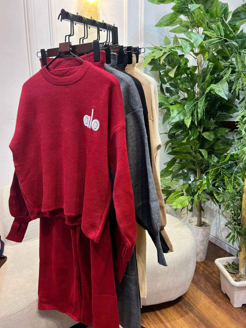 العنوان نجف حي النصر شارع البانزين خانه مقابل جوهرة العرب للحجز والستفسار عل رقم ***********يوجدتوصيل داخل النجف ٣الاف اقضيه ونواحي٤الاف باقي المحافظات ٦الاف
