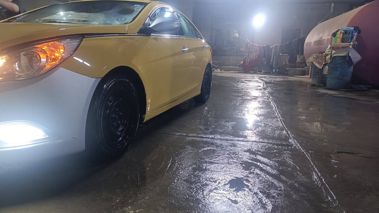 سلام عليكم
سوناتا موديل 13 محدث 14 رقم بابل الجديد 

حادثها فقط بنيد و جاملغ الايمن الباقي ليبل واحد 

مكينه شغل درجه اولى مشتغلها قبل فتره مكينتها  تيربو انسى الصرف والدونس 

كير خير من الله 

حداديه امامي خلفي جديد مبدلها

تخم تاير جديد 

باتري جديد 

غرفتها جلد رصاصي كشنات تدفئه و كهرباء الامامي 

تبريد فقط صونده مظروبه المنظومه جديده بدلتها و عفته مكملته 

سياره  مشتغلها جديد ما مخلي بيها نقص

مكاني بالحله المركز 

مصفره غرامات 

معروضه 100 وبيها مجال جدا قليل

***********
