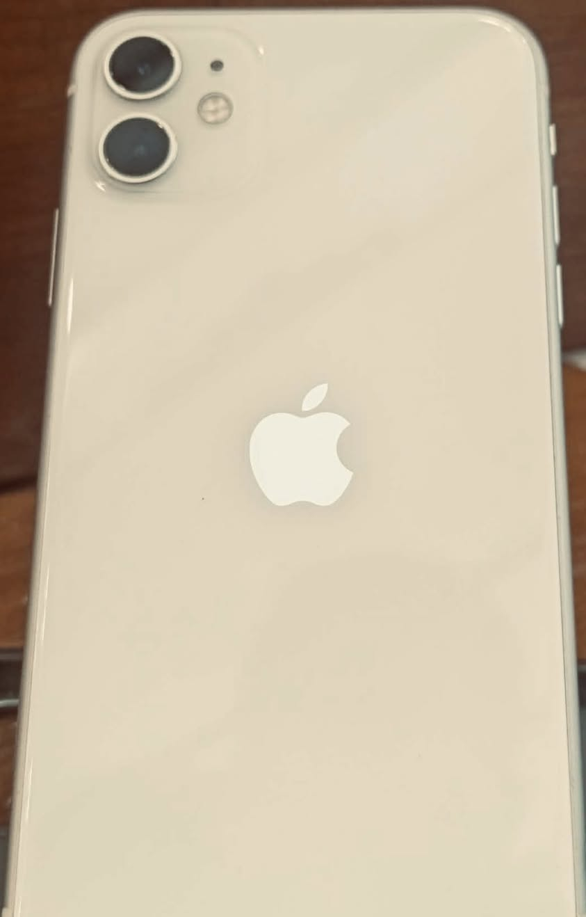 آيفون 11 العادي  جهاز نضيف 95"•\•ما مبدل بي كلشي  بطارية 🔋 94 ذاكرة 128    لاستفسار.   ***********.
