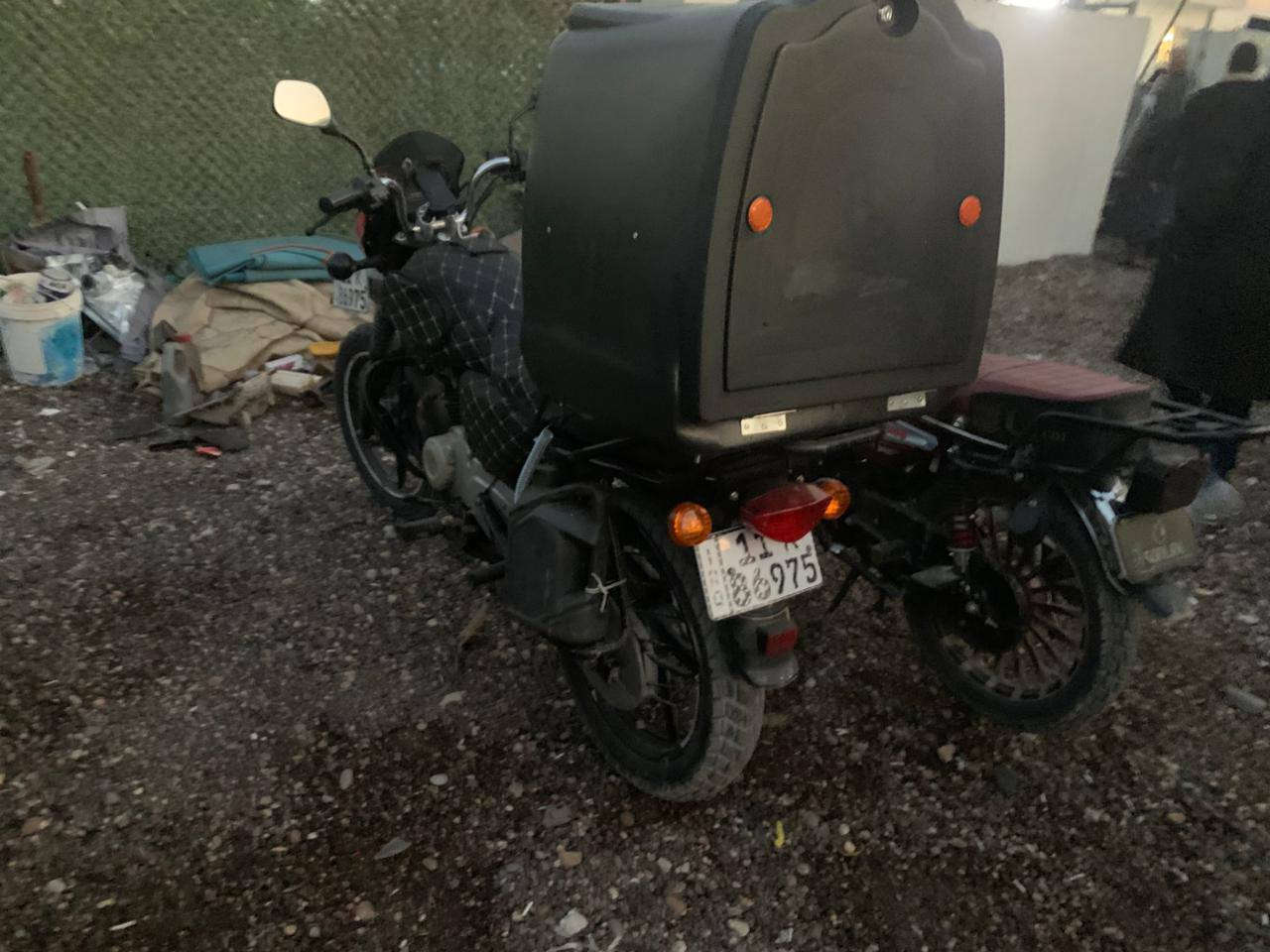 السلام عليكم دراجه بوكسر للبيع موديل2023 محرك مكفول رقم انكليزي دراجه خير من الله العنوان بغداد البياع تقاطع درويش الاستفسار على هذا الرقم ***********
