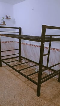 للبيع • غرفة نوم • خشب