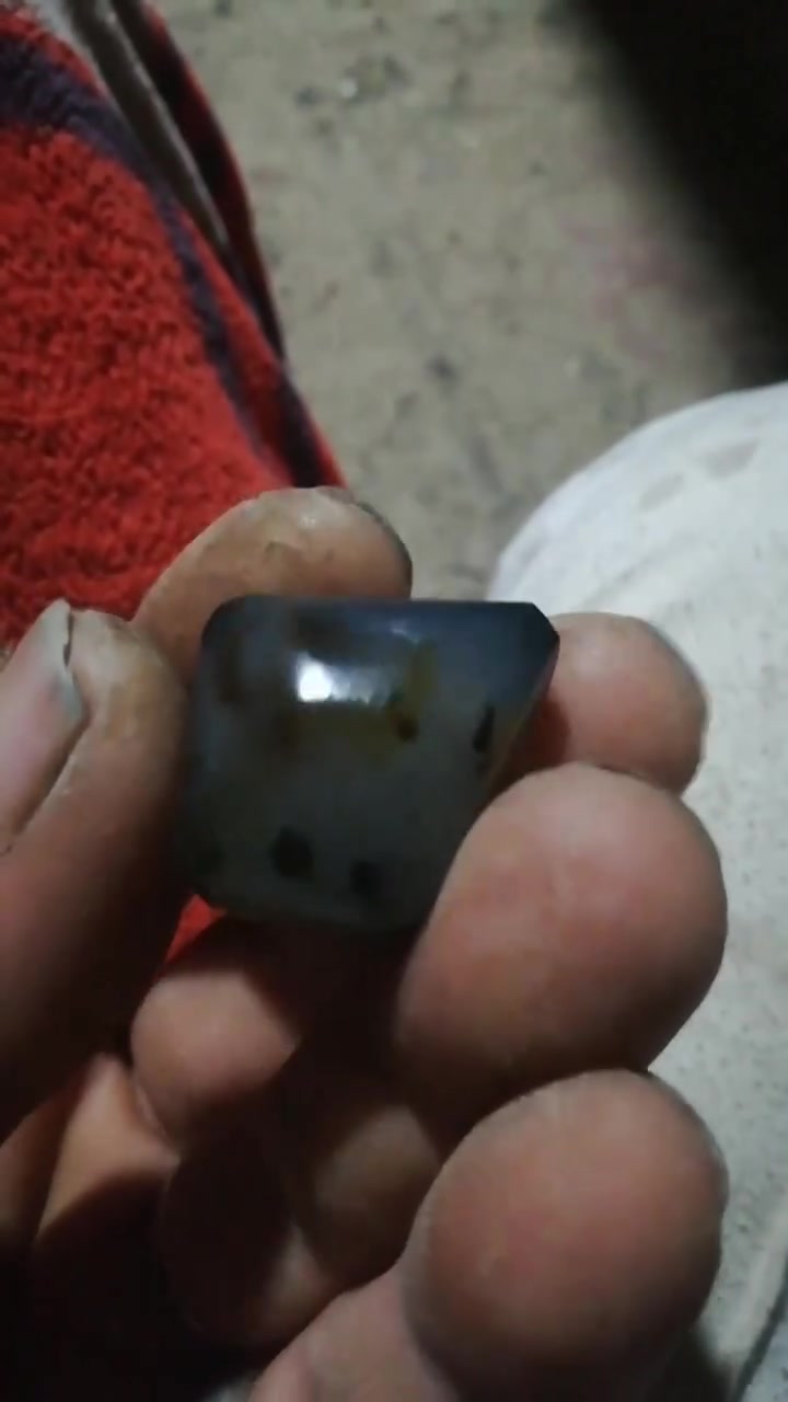 الحجر ده من أحب الأحجار لي ثلث أخضر غامق وثلثين شفاف من الجبل


**إذا كنت صاحب هذا الإعلان وتريد حذفه لأي سبب، رجاءا أرسل رسالة إلى الدعم الفني**