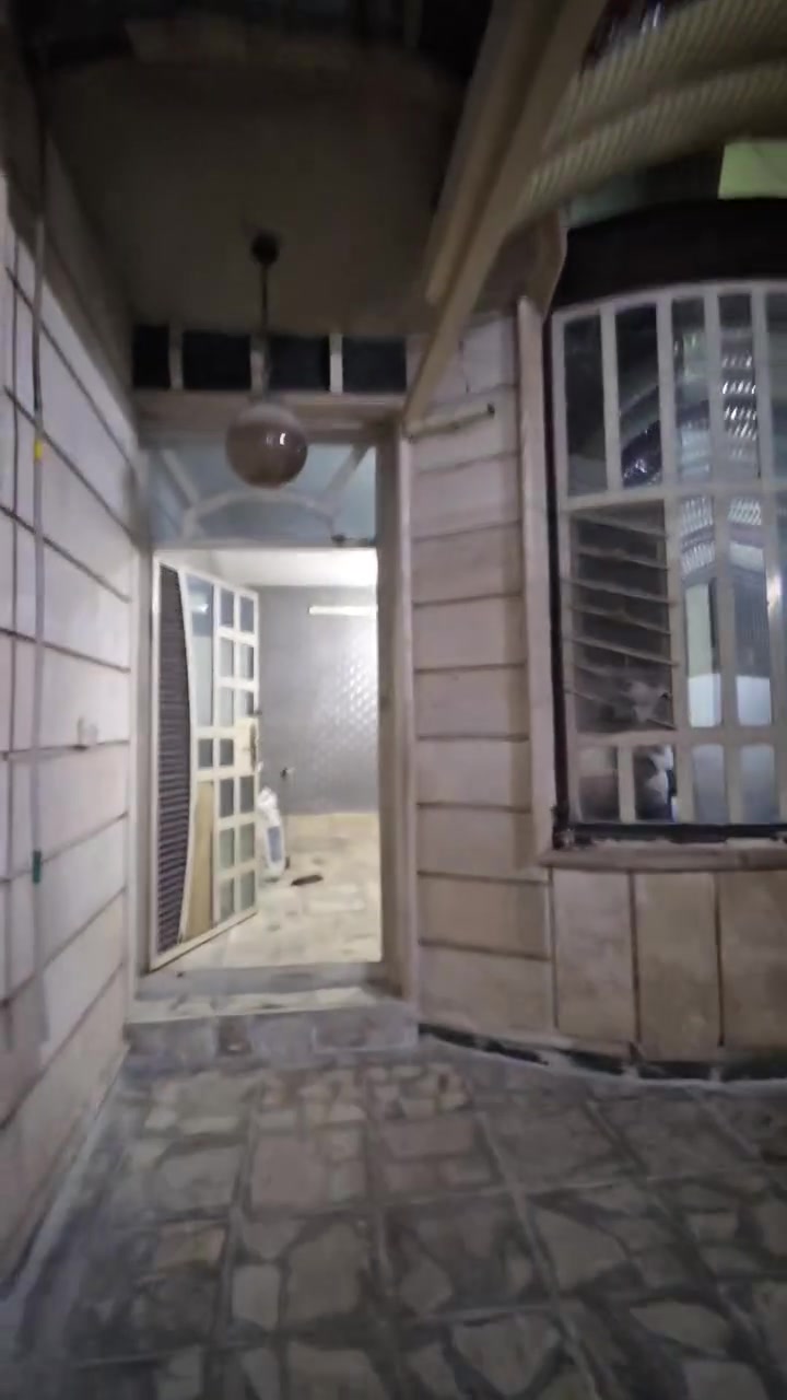 🏠دار للإيجار  _  المنصور / حي المتنبي
🏙 طابقين أرضي و أول
✨️ مؤثث سبالت وكونتر   
🏠 غرف نوم 3 + صالة + مطبخ + صحيات 2 
📏 مساحتة 120 م٢
👨‍👩‍👦‍👦🧑‍🎓👩‍🎓 مناسب للعوائل ، طلاب و طالبات 
💰 بــ 2 مليون وبي مجال 
📞 للأستفسار : ***********
