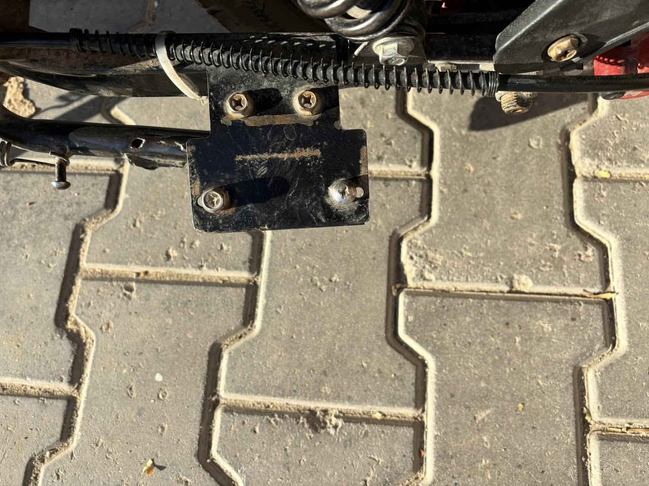 سلام وعليكم دراجه او 9 ويلي موديل 2025 دراجه مكفوله من اي شي دراجه جديده مال طالب مدرسه ما ماشيه حته 1000  ما واصله دراجه نضيفه الاستفار على الرقم *********** السعر 400 وبيه مجال بسيط  (ملاحظه) نقصه دواسه خلفيه فقط سعره 4 الف
