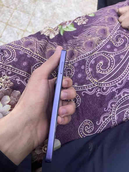 poco m6 pro سعره 130 
ذاكرة 512 بصمه بالشاشة شحن سريع 67 واط الجهاز مامفتوح وكلشي شغال بس عندك هاي النقطتين السود وخط لاماثر عالمس ولا يعلك مكاني بغداد الدورة رقمي ***********
