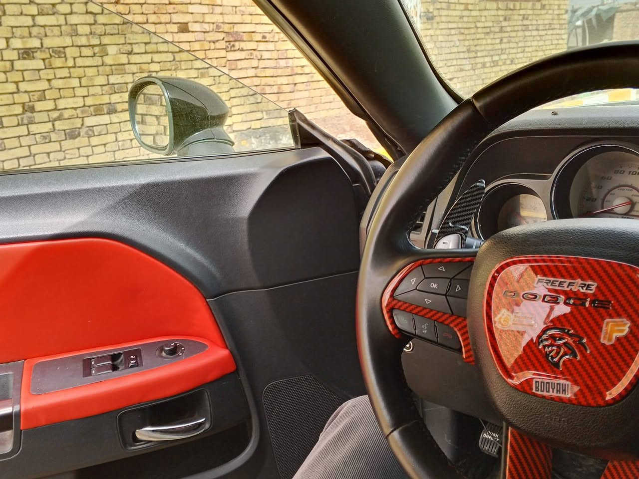 جالنجر للبيع 2013
صبغ عام 
رقم وسنويه جدد 
سعر 95 مكاني ناصريه 
***********
