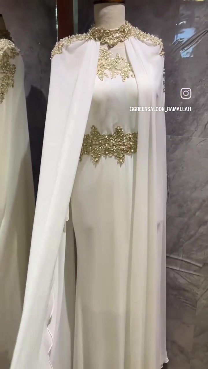 التصميم  من ازياء القريشي في كربلاء
فستان عقد قطعتين فستان مع شال او وشاح مشغول تطريز وليلو  التصميم ينحت الجسم  
خامته درجـــة اولـــى 💯 
قياس يلبس ٤٨ و٥٠ و٤٦ ملبوس ساعه فقط
سعر الشراء ١٦٠ 
سعر البيع ٦٠
***********
@dode_7g
