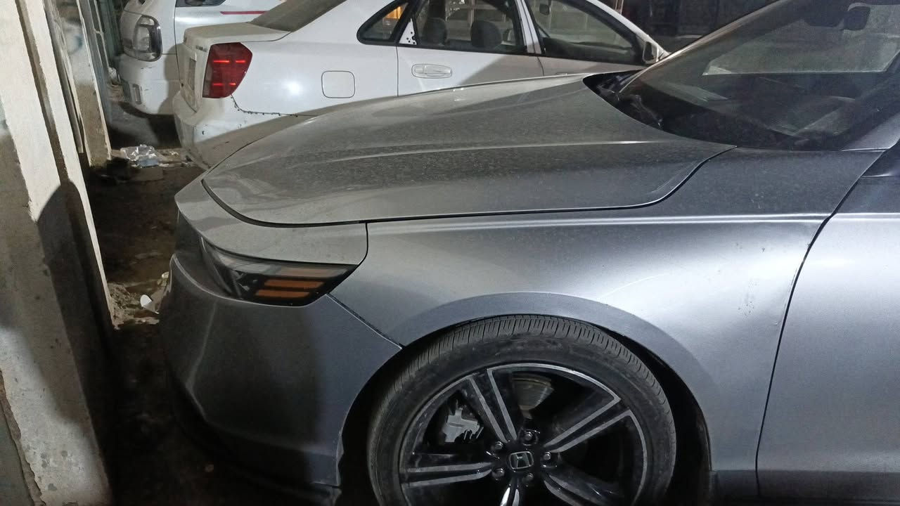 السلام عليكم هوندا اكورد موديل ٢٤ ماشيه ١٥ الف تبديل جاملغ امامي نفس اللون والبنيد والباب والجاملغ الخلفي والصنوق بيهن صبغ ايرباك برده وكشن بأسمي للبيع فقط السعر ١٨٥ وبي مجال للجادين بالشراء مكان السياره بغداد العامريه للتواصل الاتصال بالرقم
 ***********
***********
