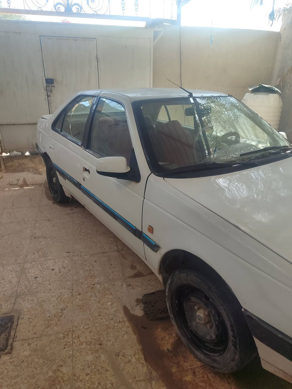 بيجو للبيع. 405. موديل. 2014   محرك كايم. تبريد شغال. برانكيت جديد.  سنويه منتهيه.   ***********
