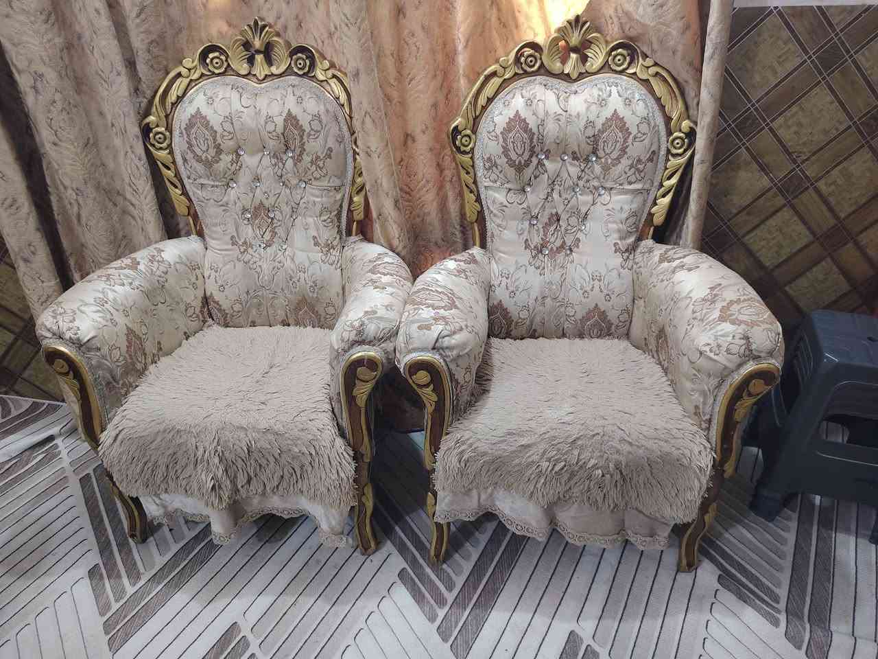 للبيع
تخم ملكي جديد ست قطع
قنفتين حجم كبير مع اربع كراسي

نص تخم قنفتين جلد جديد ميه بالميه يرهم بيت أو محل

السعر 350 وبيهن مجال بسيط

غير متواجد على الفيس
للتواصل على رقم الموبابل
*********** بيه واتساب
