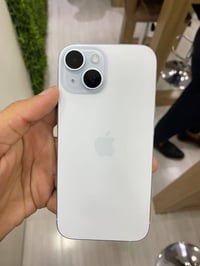 للبيع iPhone 15 plus  اللون لأبيض  ذاكره 128 بطاريه 86% السعر 750 الف ...