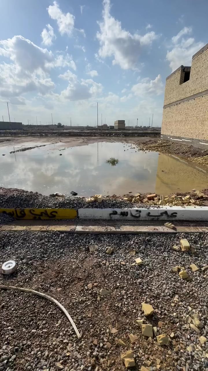 السلام عليكم/ قطعه ارض للبيع مساحه 100م واجهه 5 نزال 20،عرض الشارع 12 متر ،ماء مجاري كهرباء واصل ،العنوان بوب الشام بعد الهزه مال مرور الحسنيه مباشره ،السعر 8وبي مجال  سند 25 زراعي ملك صرف /ملاحظه مكلف بالنشر اي استفسار لاتصال على الرقم ***********.
